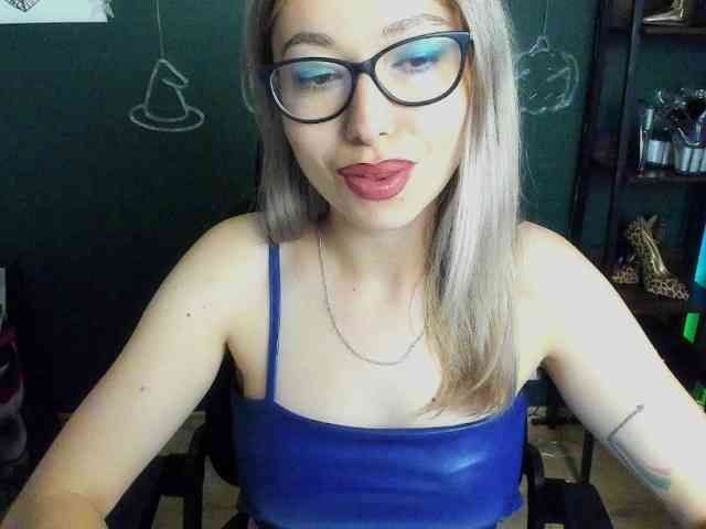 xxHeidiLove webcam