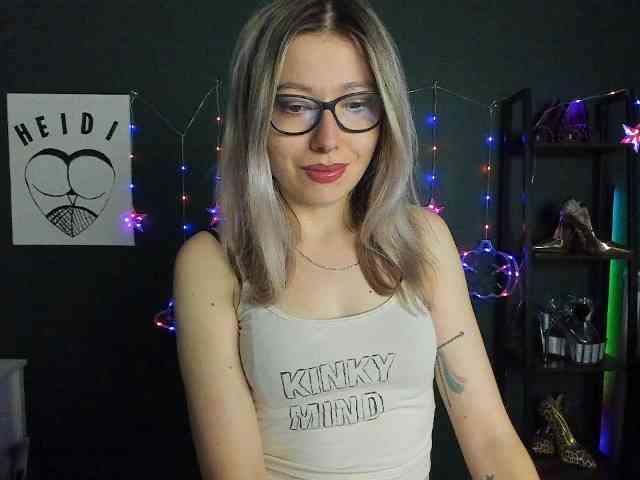xxHeidiLove webcam