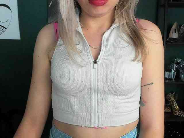xxHeidiLove webcam