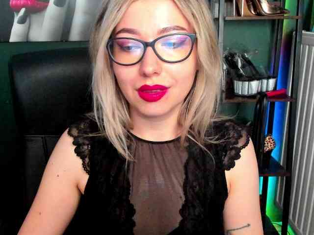xxHeidiLove webcam
