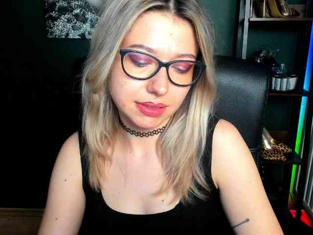 xxHeidiLove webcam
