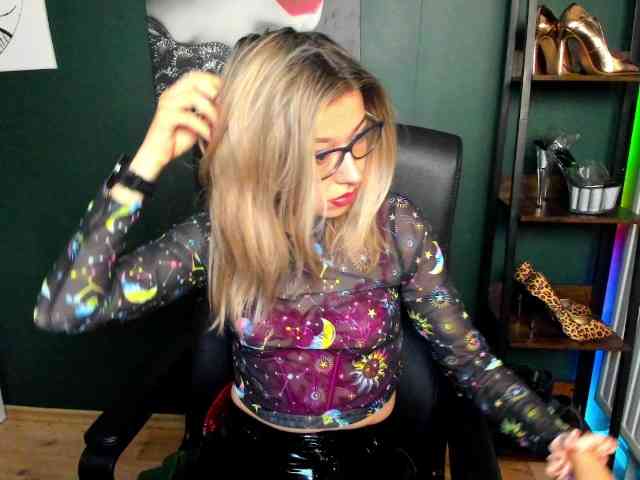 xxHeidiLove webcam
