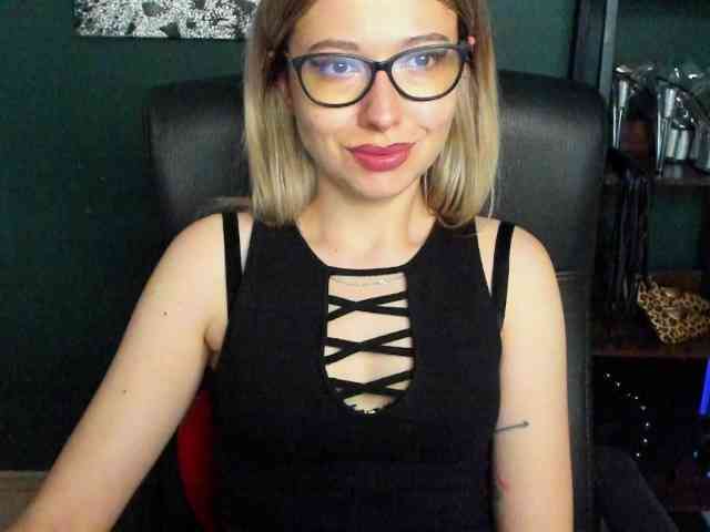 xxHeidiLove webcam