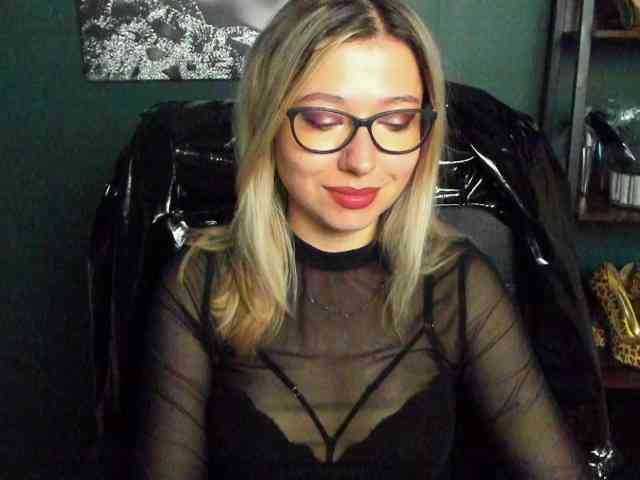 xxHeidiLove webcam