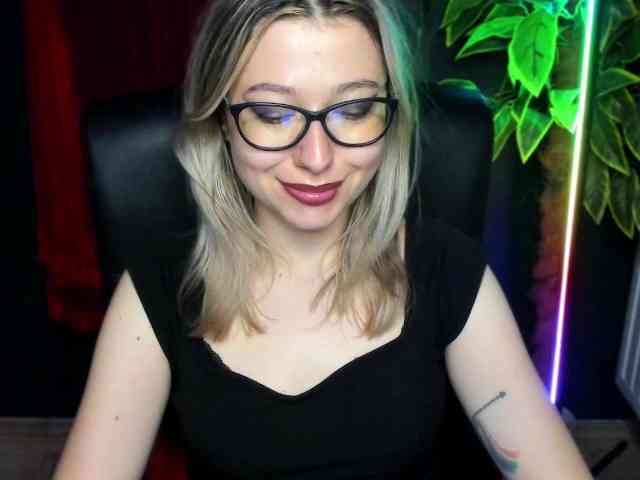 xxHeidiLove webcam