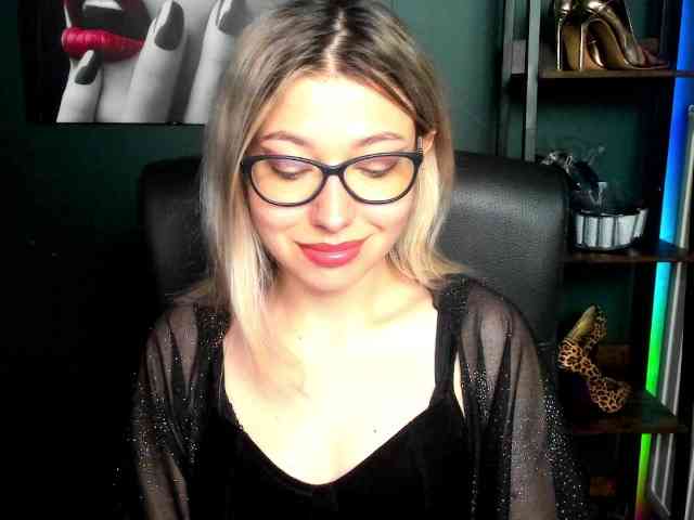 xxHeidiLove webcam
