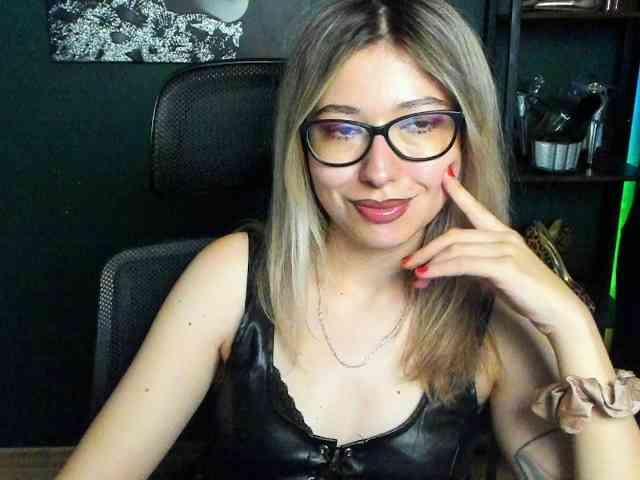 Model: xxHeidiLove
