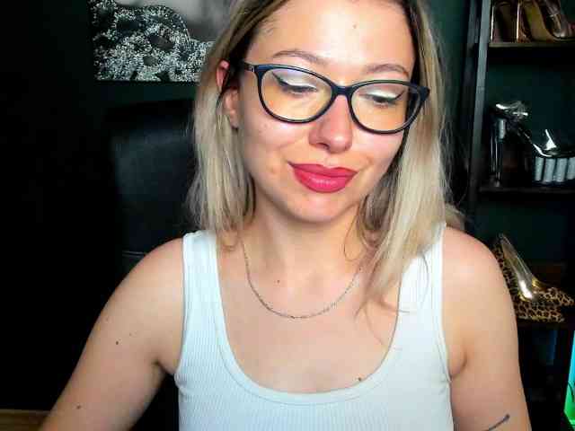 xxHeidiLove webcam