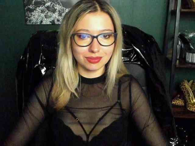 xxHeidiLove webcam