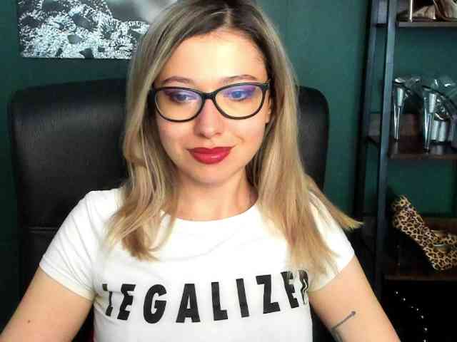 xxHeidiLove webcam