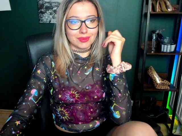 xxHeidiLove webcam
