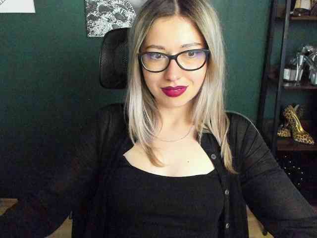 xxHeidiLove webcam
