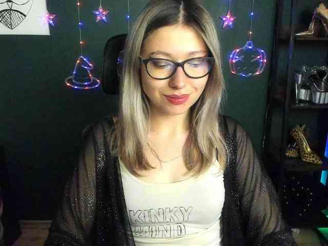 xxHeidiLove webcam