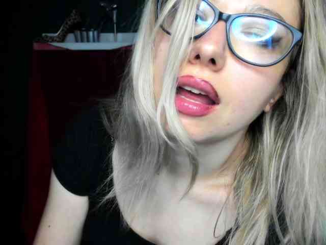 xxHeidiLove webcam