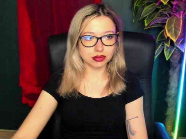 xxHeidiLove webcam