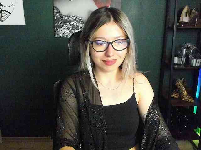 xxHeidiLove webcam