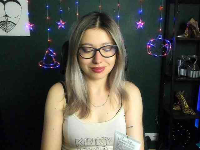 xxHeidiLove webcam