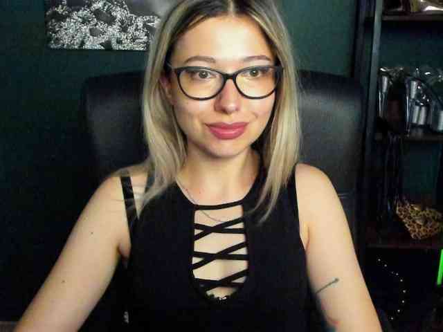 xxHeidiLove webcam