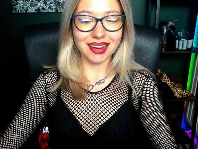 xxHeidiLove webcam