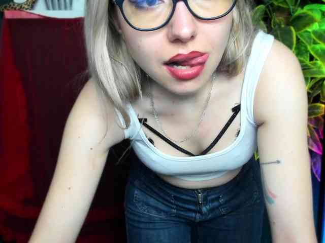 xxHeidiLove webcam