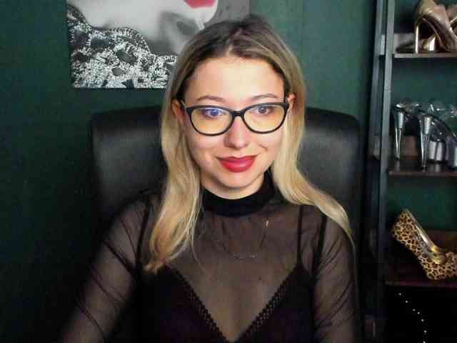 xxHeidiLove webcam