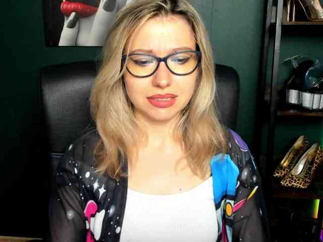 xxHeidiLove webcam