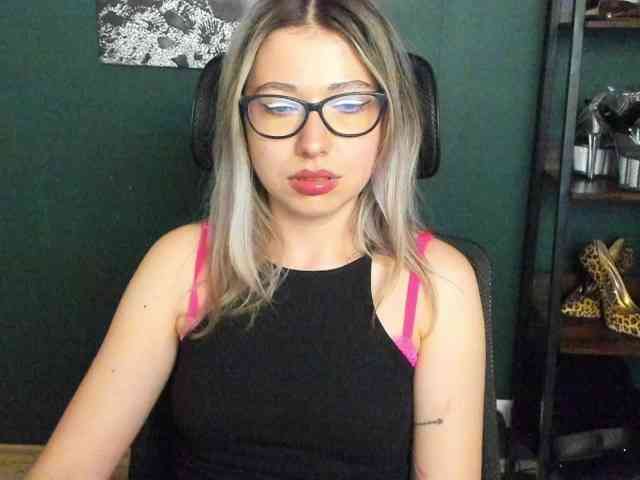 xxHeidiLove webcam