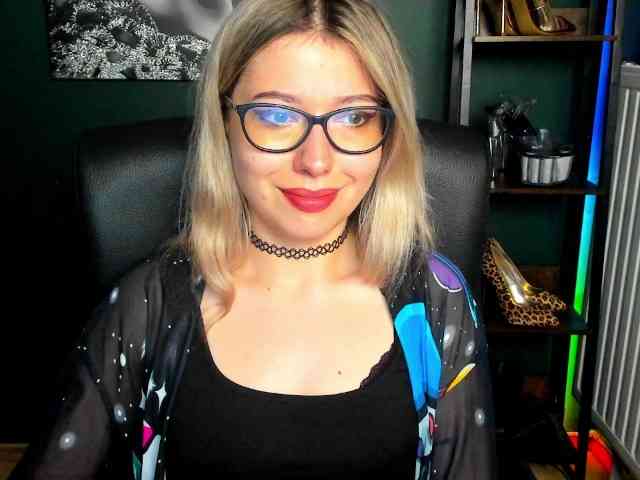 xxHeidiLove webcam