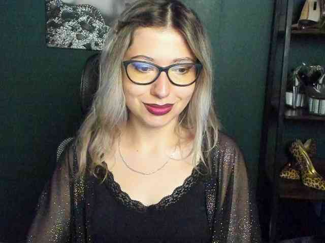 xxHeidiLove webcam