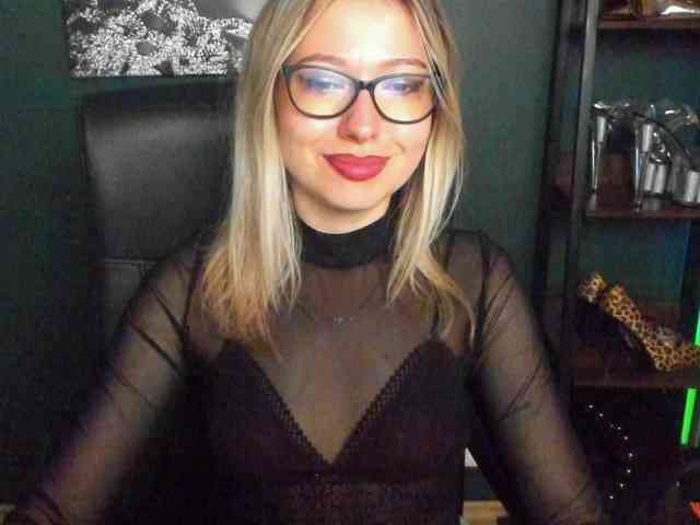 xxHeidiLove webcam
