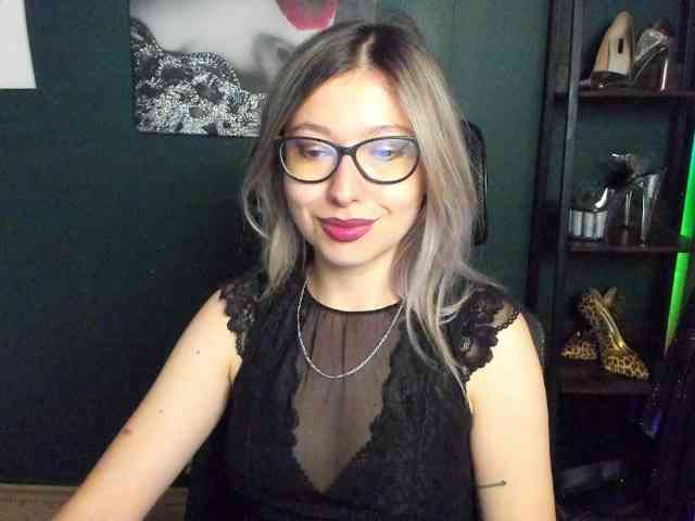 xxHeidiLove webcam