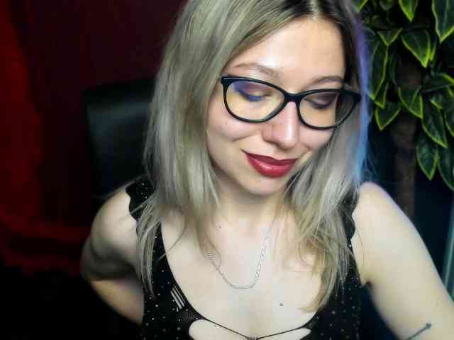 xxHeidiLove webcam