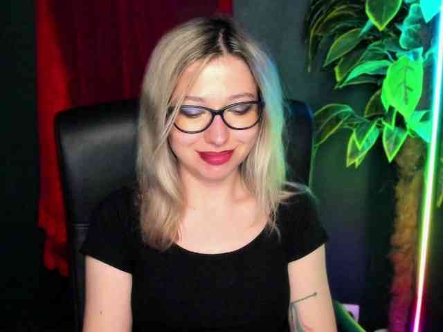 xxHeidiLove webcam