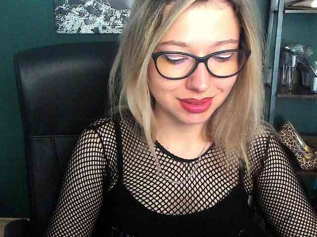 xxHeidiLove webcam