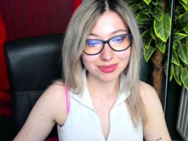 xxHeidiLove webcam