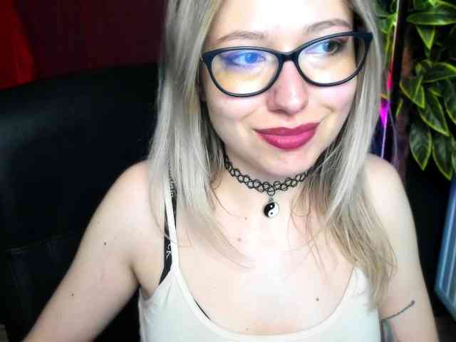 xxHeidiLove webcam