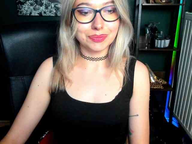 xxHeidiLove webcam