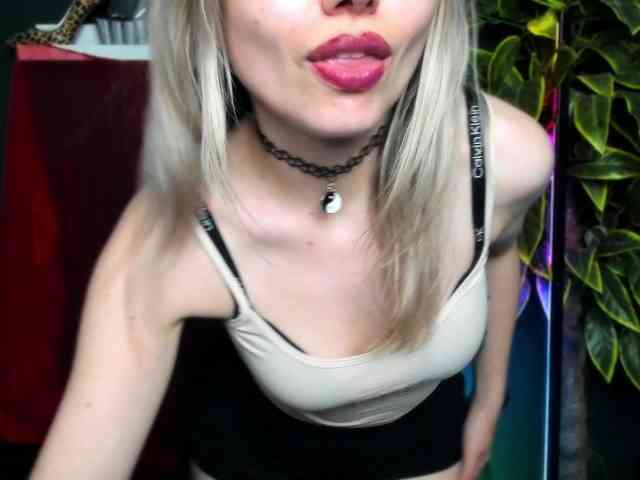 xxHeidiLove webcam