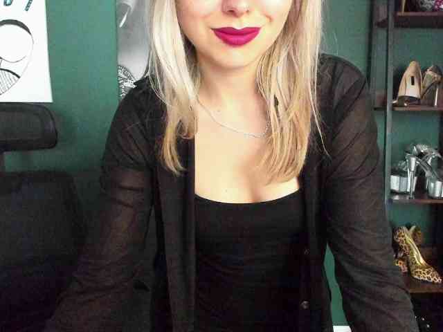 xxHeidiLove webcam