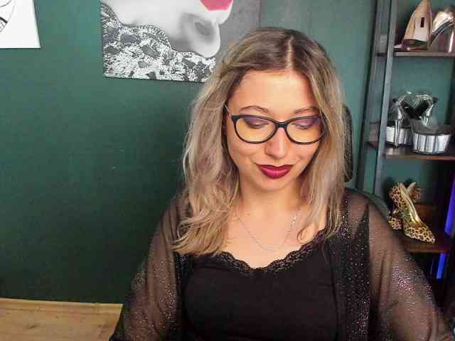 xxHeidiLove webcam