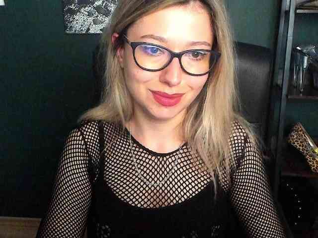 xxHeidiLove webcam