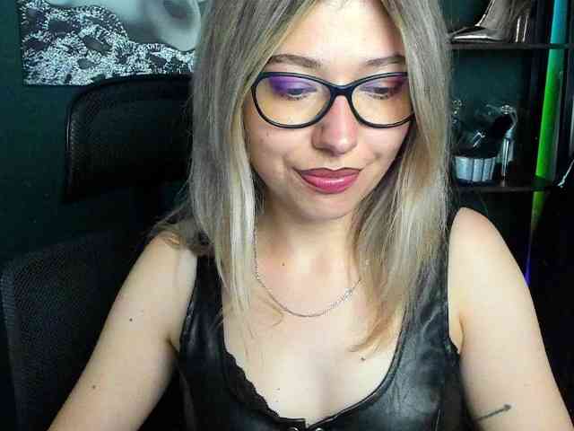 xxHeidiLove webcam