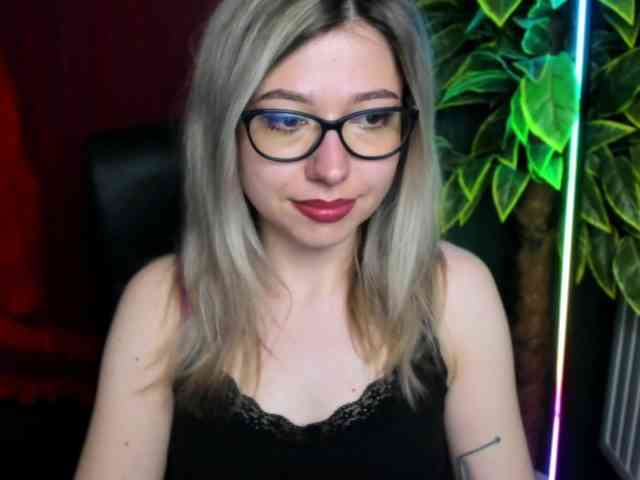 xxHeidiLove webcam