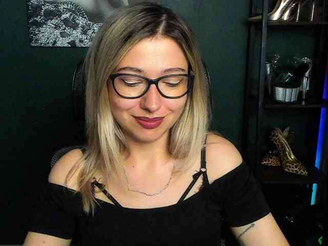 xxHeidiLove webcam
