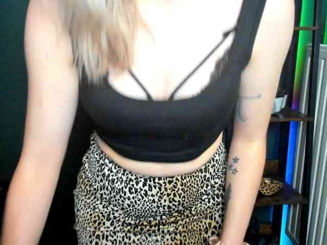 xxHeidiLove webcam