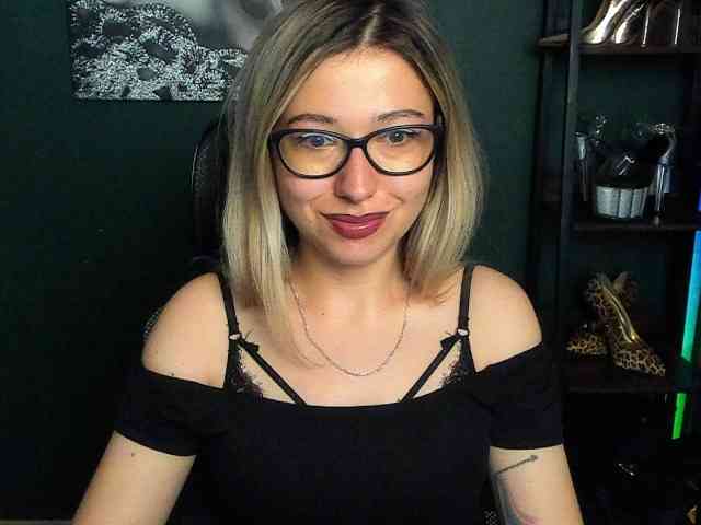 xxHeidiLove webcam
