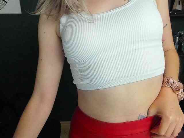 xxHeidiLove webcam