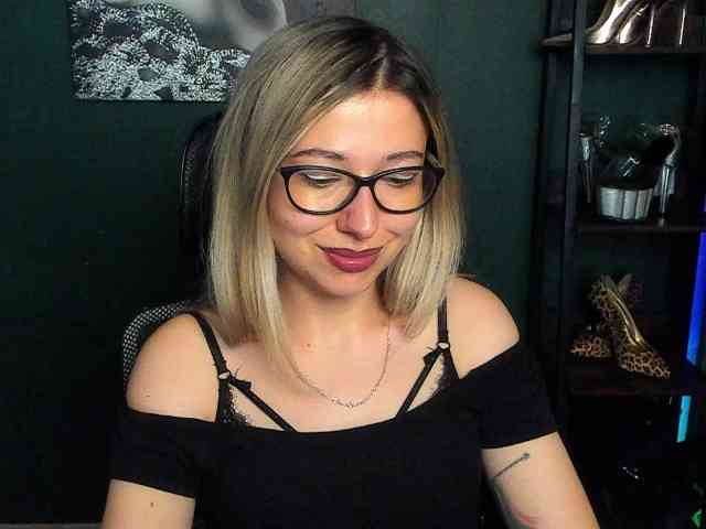 xxHeidiLove webcam