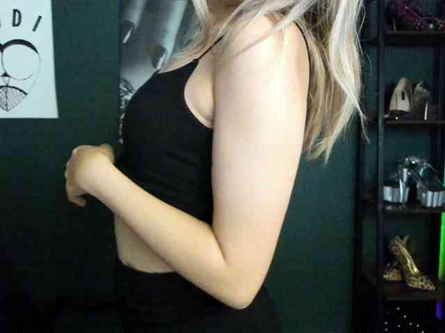 xxHeidiLove webcam