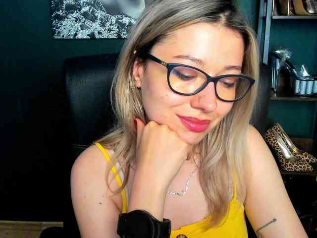 xxHeidiLove webcam